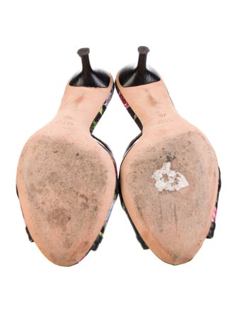 Gucci Flora Print Leather Slides