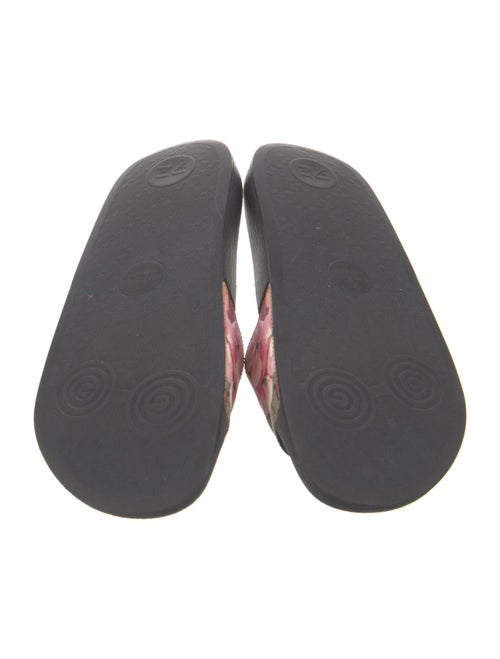 Gucci GG Supreme Slides