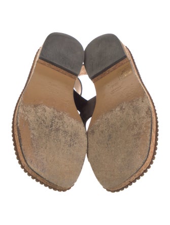 Gucci Leather Chain-Link Accents T-Strap Sandals