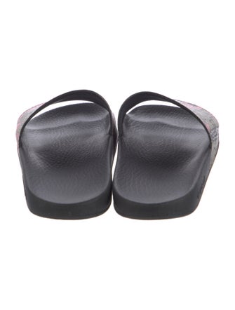Gucci GG Supreme Slides
