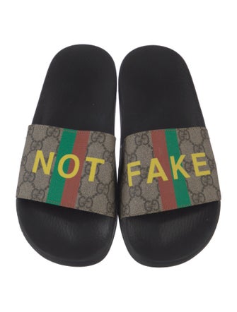 Gucci GG Supreme Slides