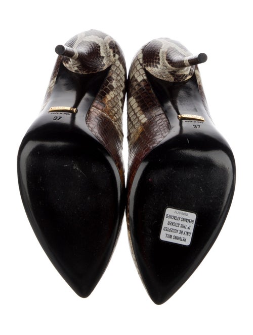 Gucci Interlocking G Logo Embossed Leather Pumps