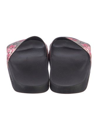 Gucci GG Supreme Slides