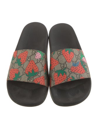 Gucci GG Supreme Slides