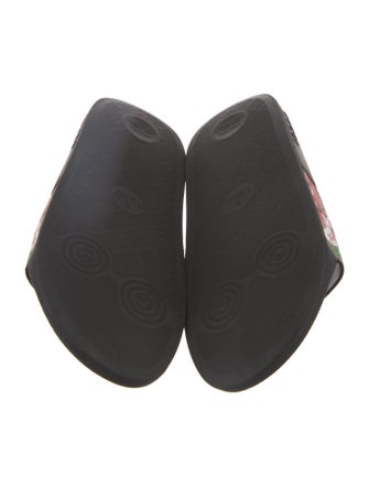 Gucci GG Supreme Slides