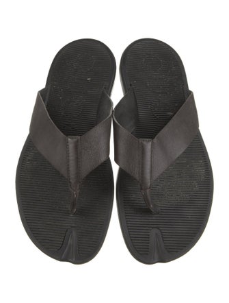 Gucci Leather Flip Flops