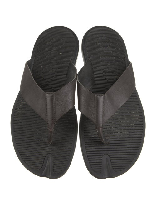 Gucci Leather Flip Flops