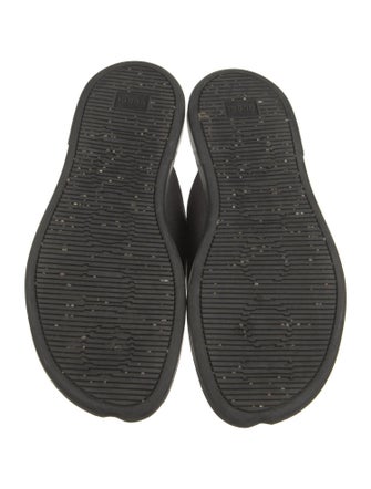 Gucci Leather Flip Flops