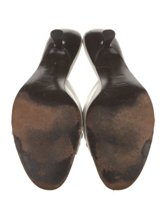 Gucci Leather Bow Accents Slides