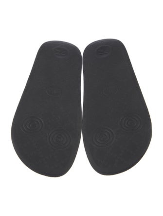 Gucci GG Supreme Slides