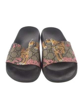 Gucci GG Supreme Slides