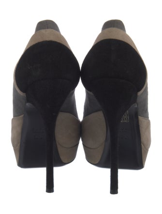 Gucci Suede Colorblock Pattern Pumps