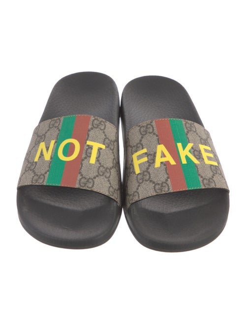 Gucci GG Supreme Slides