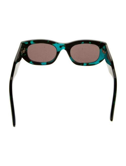 Gucci Oversize Tinted Sunglasses