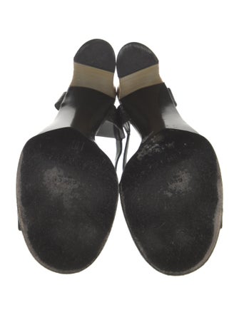 Gucci Leather T-Strap Sandals