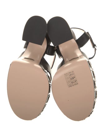 Gucci Double G Logo Leather Pumps