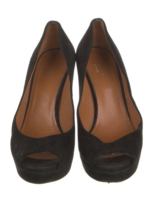 Gucci Suede Pumps