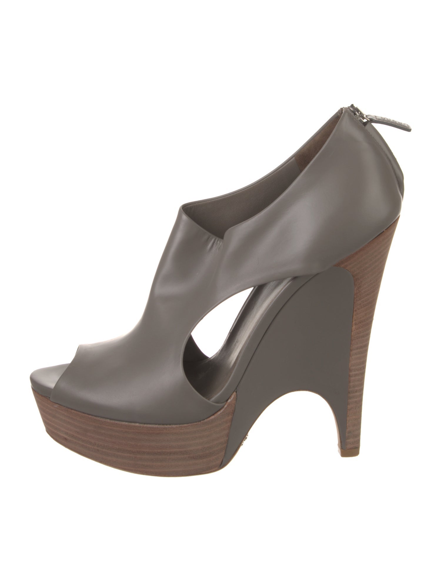 Gucci Leather Slingback Sandals