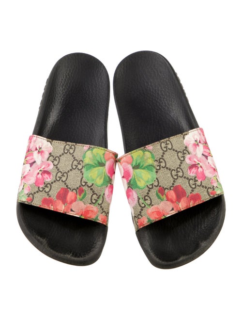 Gucci Pursuit GG Supreme Slides