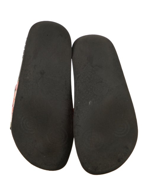 Gucci Pursuit GG Supreme Slides