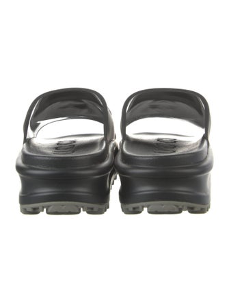 Gucci Interlocking G Logo Rubber Slides
