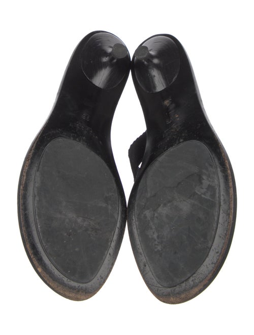 Gucci Interlocking G Logo Leather T-Strap Sandals