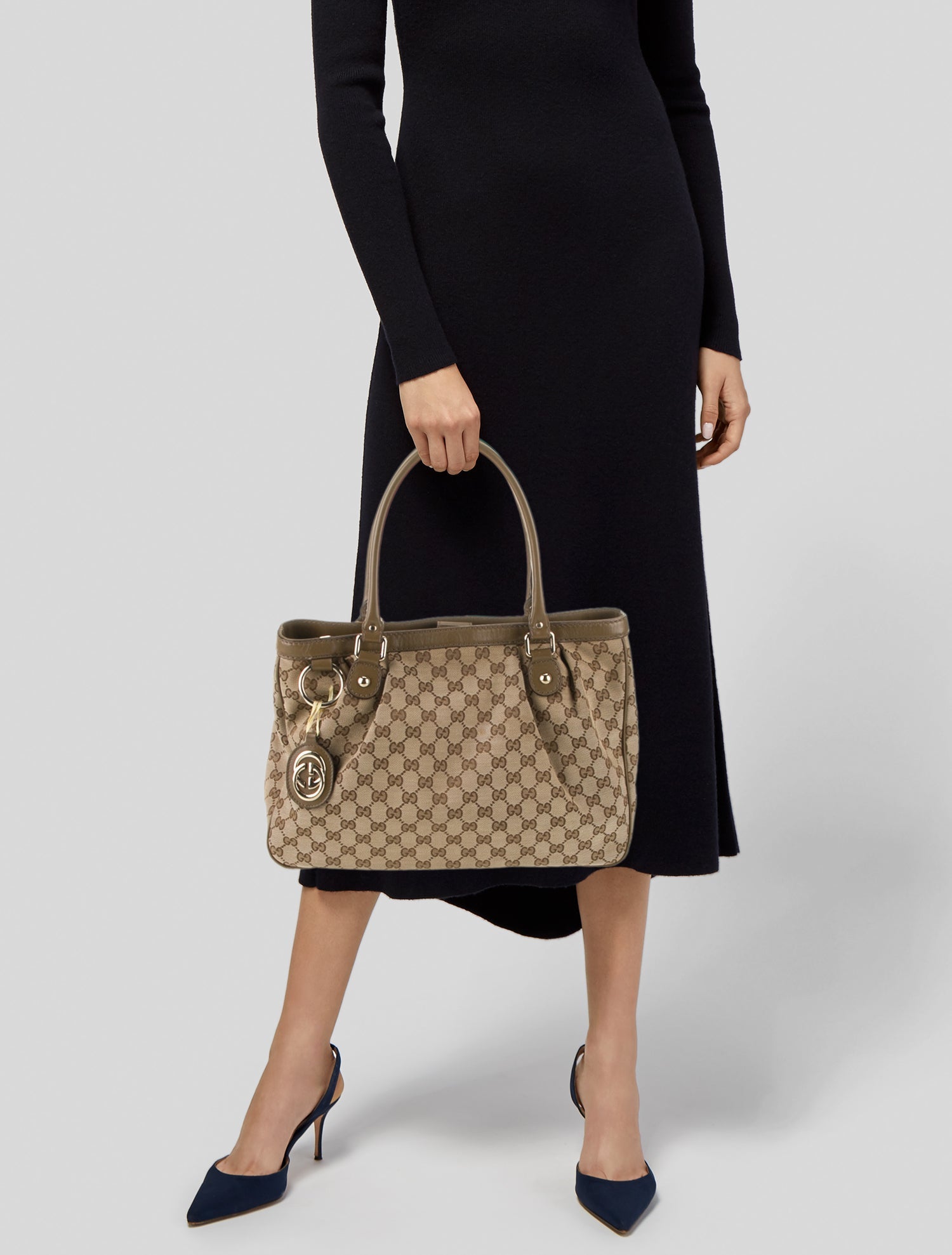 Gucci GG Canvas Sukey Medium