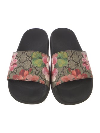 Gucci Pursuit GG Supreme Slides