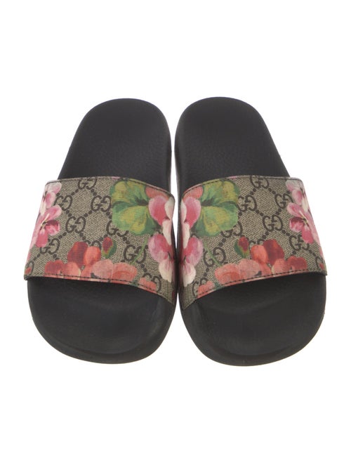 Gucci Pursuit GG Supreme Slides