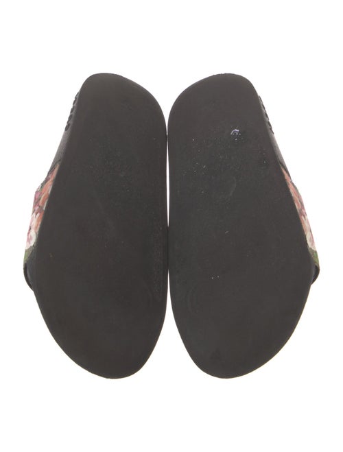 Gucci Pursuit GG Supreme Slides