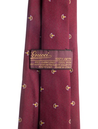 Gucci Men's Gucci silk burgundy tie.
