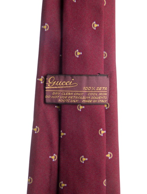 Gucci Men's Gucci silk burgundy tie.