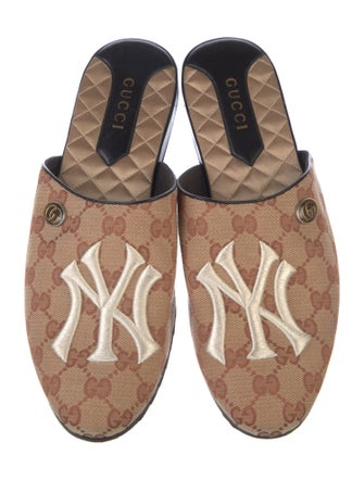 Gucci GG Canvas Canvas Slides