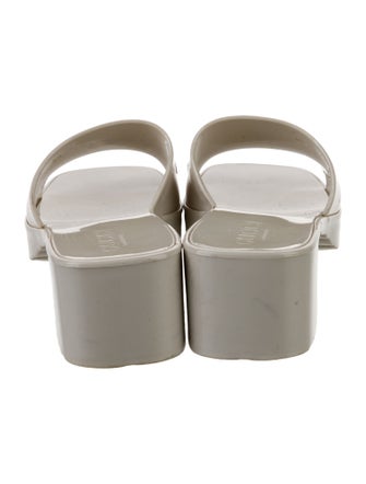 Gucci Plastique GG Logo Slides