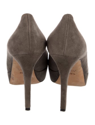 Gucci Suede Pumps