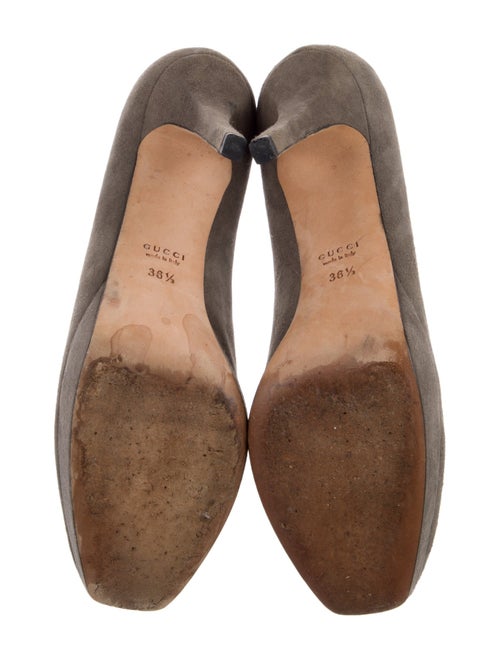 Gucci Suede Pumps