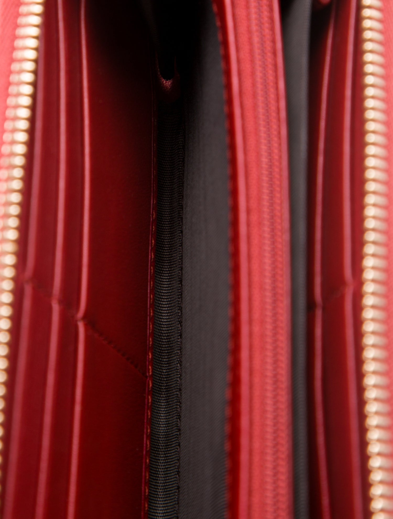 Gucci Microguccissima Pattern Patent Leather Wallet