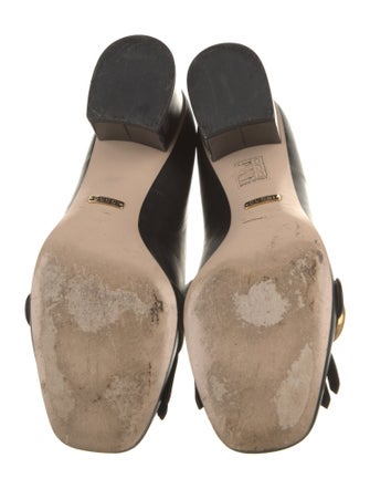 Gucci Double G Logo Leather Pumps