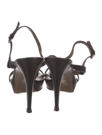 Gucci Horsebit Accent Leather T-Strap Sandals