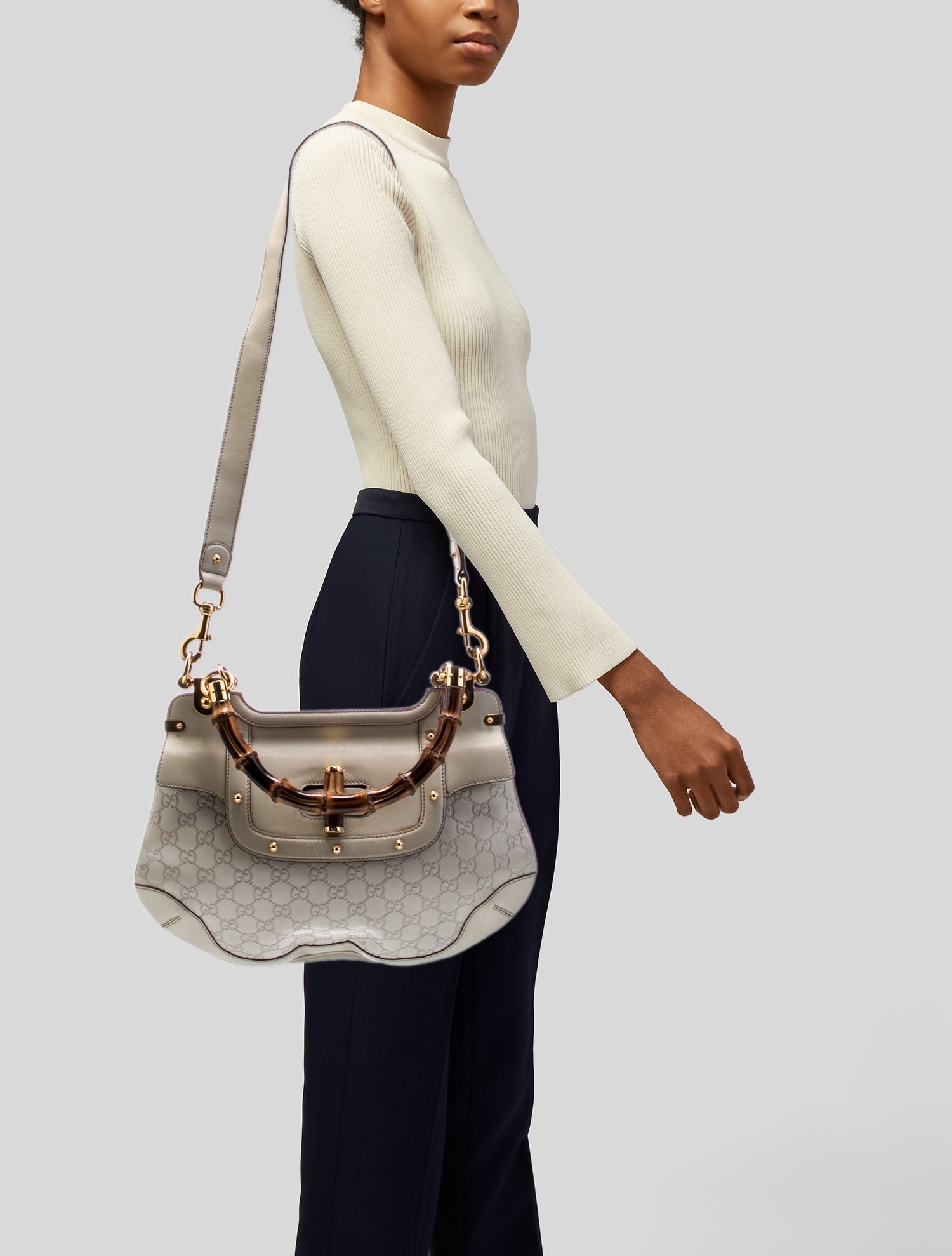 Gucci GG Signature Peggy