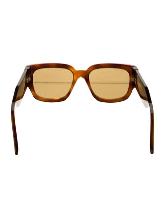 Gucci Oversize Tinted Sunglasses