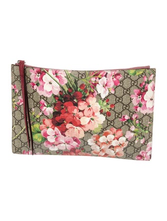Gucci GG Supreme Clutch