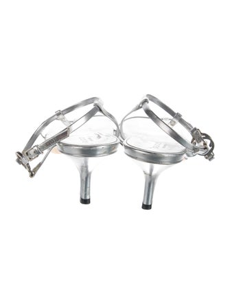 Gucci Interlocking G Logo Leather T-Strap Sandals