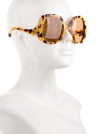 Gucci Oversize Tinted Sunglasses