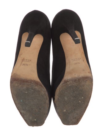 Gucci Suede Pumps