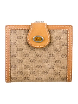 Gucci Interlocking G Logo Compact Wallet