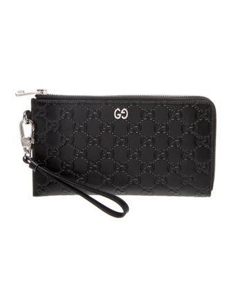 Gucci GG Signature Clutch