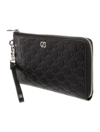 Gucci GG Signature Clutch