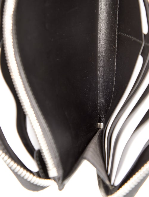 Gucci GG Signature Clutch