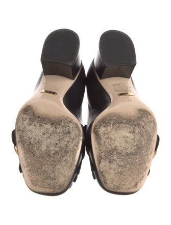 Gucci Double G Logo Leather Pumps